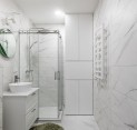 Kokios formos dušo kabina tinkamiausia jūsų vonios kambariui?